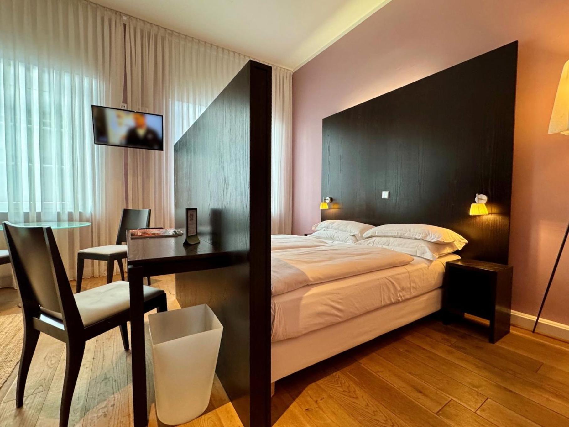 The New Yorker Hotel Koeln-Messe Exterior photo
